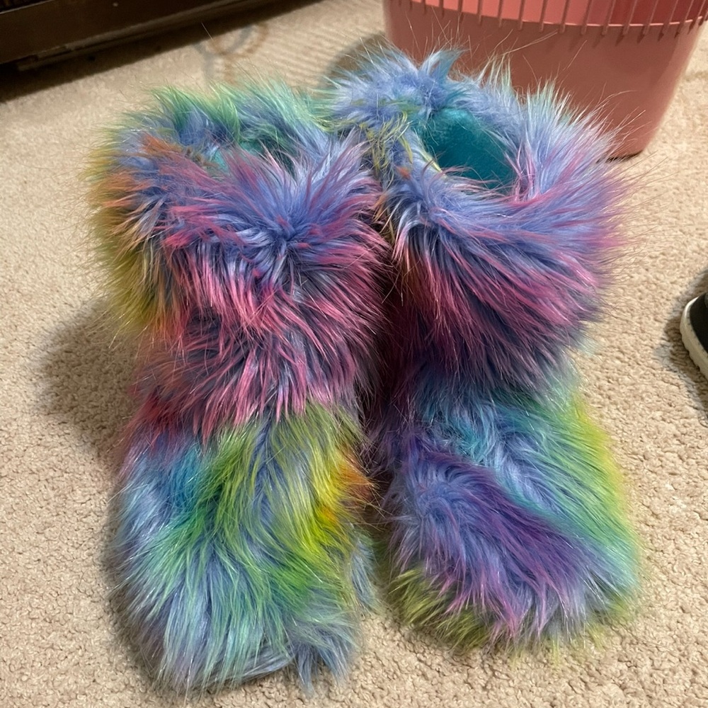 Vibrant Rainbow Furry Women's Slippers size 7/8